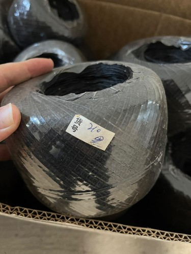 Filo nero per cucire cuoio